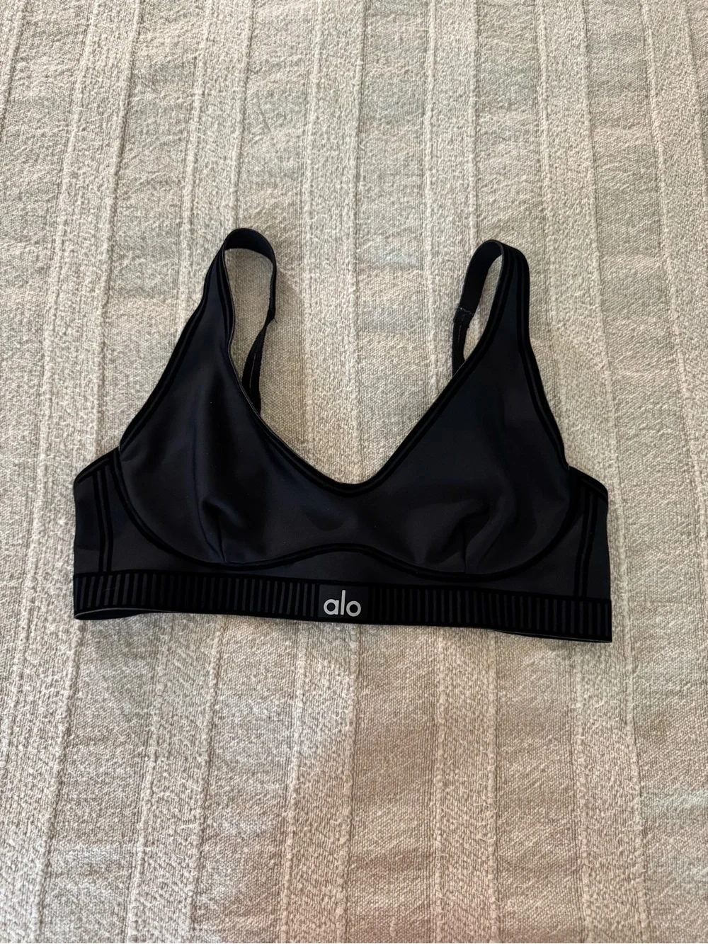 Alo Airlift Line Up Bra - Black